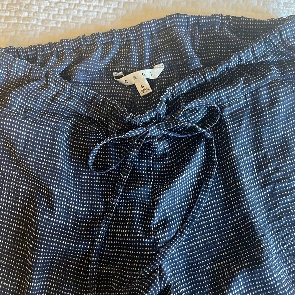 Cabi Navy Crepe Joggers. Size S